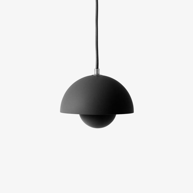 VP10 Flowerpot Pendelleuchte Mattschwarz - &Tradition - DesignWe.Love