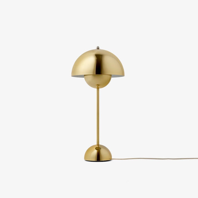 VP3 Flowerpot Tischleuchte Messing - &Tradition - DesignWe.Love