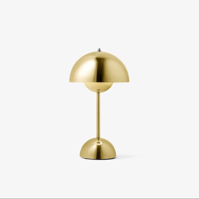 VP9 Flowerpot Akkuleuchte Messing - &Tradition - DesignWe.Love