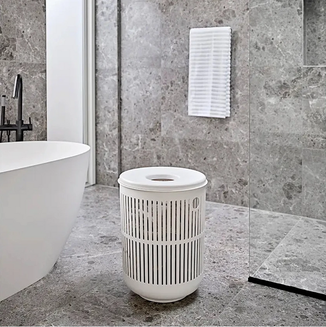 Wäschekorb Ume mit Deckel White Zone Denmark im Badezimmer, Design-Wäschekorb rund