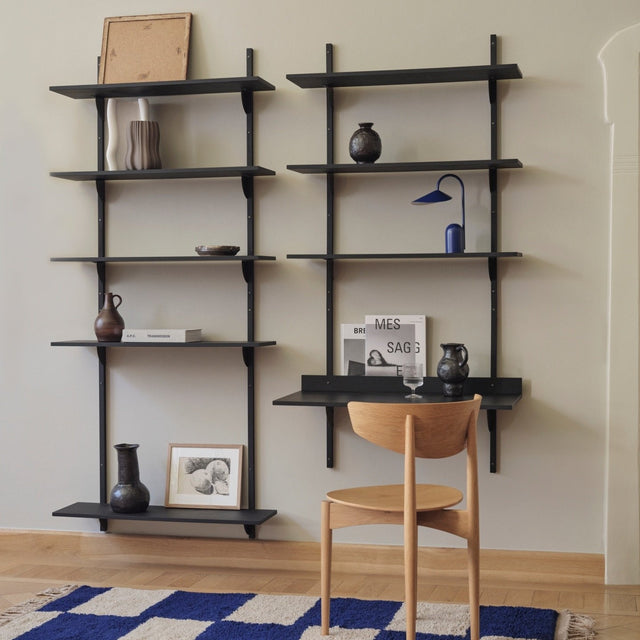 Wandregal Triple Wide schwarz/messing Sector Shelf - ferm LIVING - DesignWe.Love