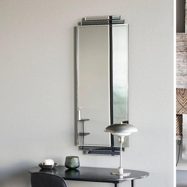 Wandspiegel Deco in Grau mit Facettenschliff im Art-Déco-Stil von House Doctor – Wohnbeispiel (50 × 130 cm)
