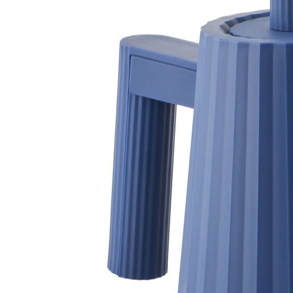 Wasserkocher Plissé 1 L Blau - Alessi - DesignWe.Love