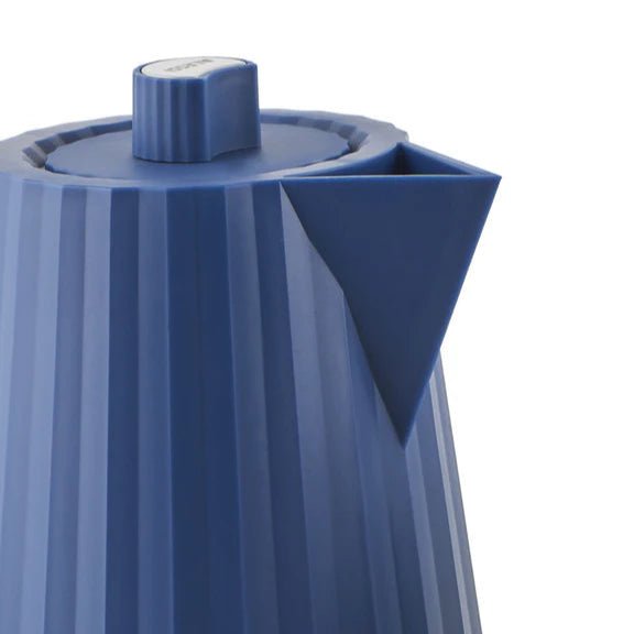 Wasserkocher Plissé 1 L Blau - Alessi - DesignWe.Love