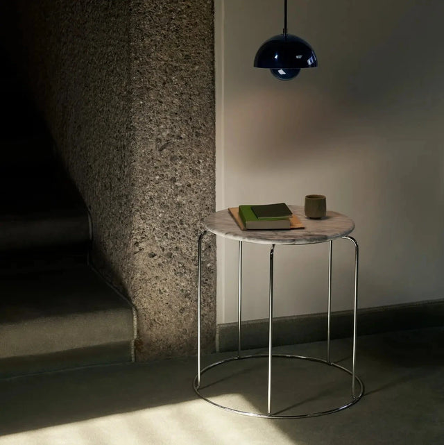 Wire Stool Marble Top VP11 Beistelltisch mit Marmorplatte unter Flowerpot Pendelleuchte