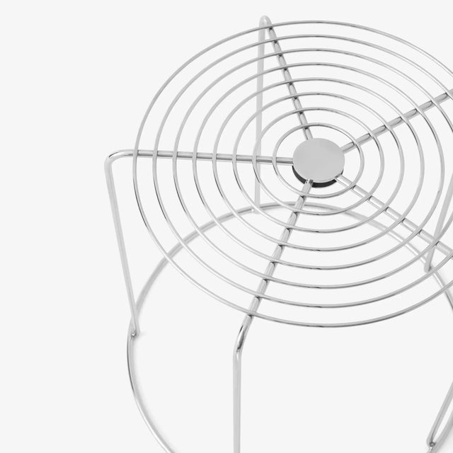 Wire Stool VP11 Detailansicht Edelstahldraht-Konstruktion und Befestigungspunkt