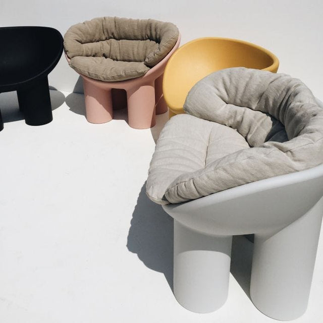 Roly Poly Chair - Sessel von Faye Toogood für Driade in den Farben Gelb, Rosa, Weiß und Schwarz