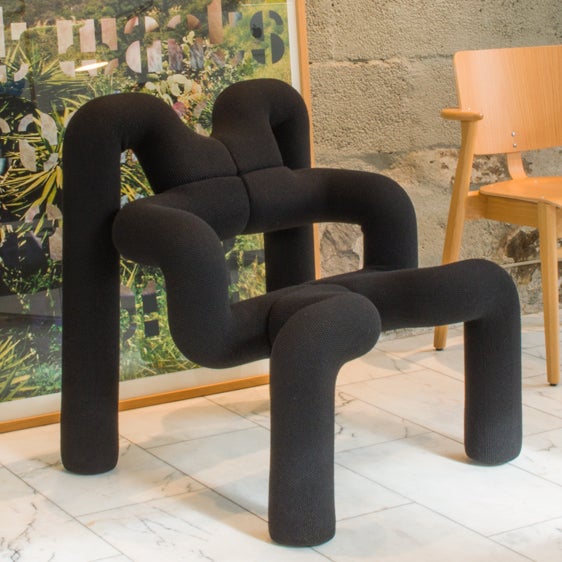 Sessel Ekstrem Chair Schwarz im Wohnzimmer - Varier Furniture - DesignWe.Love