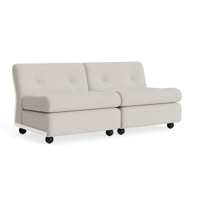 HAY Amanta 2-Sitzer Sofa, Gestell Cream Beige, Bezug Story 102