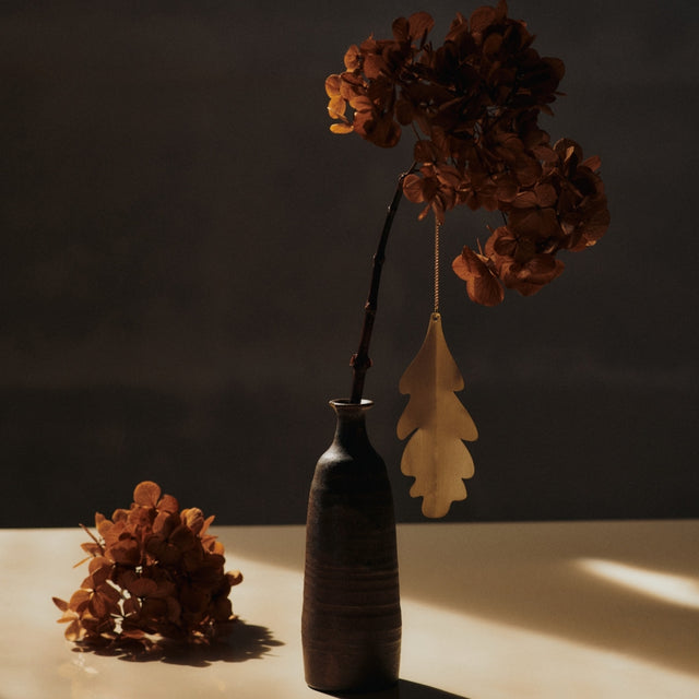 Anhänger Weihnachtsbaum Oak Leaf Brass Ornaments - ferm LIVING - DesignWe.Love