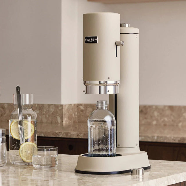 Aarke Carbonator Pro Wassersprudler Sand 800ml - DesignWe.Love