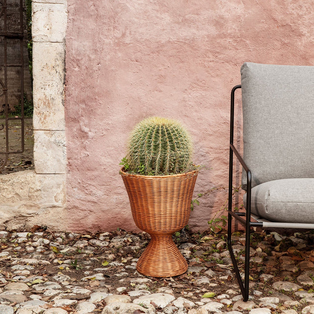 Agnes Pflanzenständer Rattan Low - ferm LIVING - DesignWe.Love
