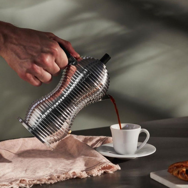 Espressokocher und Tassen im Geschenkset - Alessi - DesignWe.Love