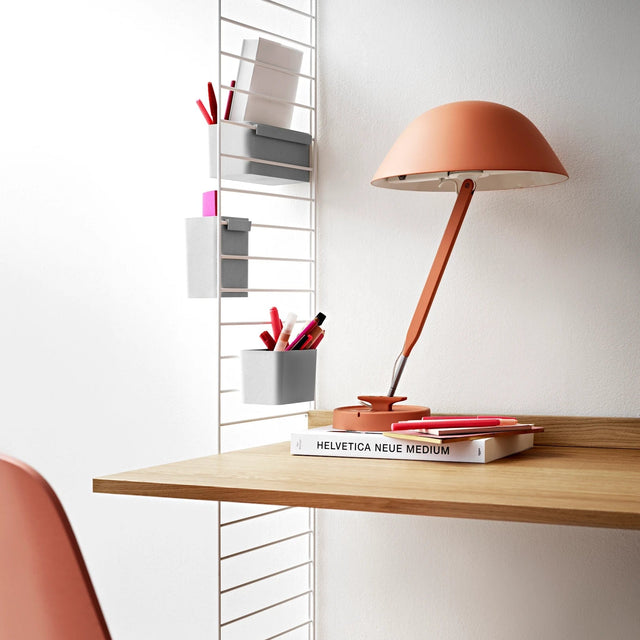 Arbeitsplatz B Weiss/Eiche Set - Regalsystem - Stringfurniture - DesignWe.Love