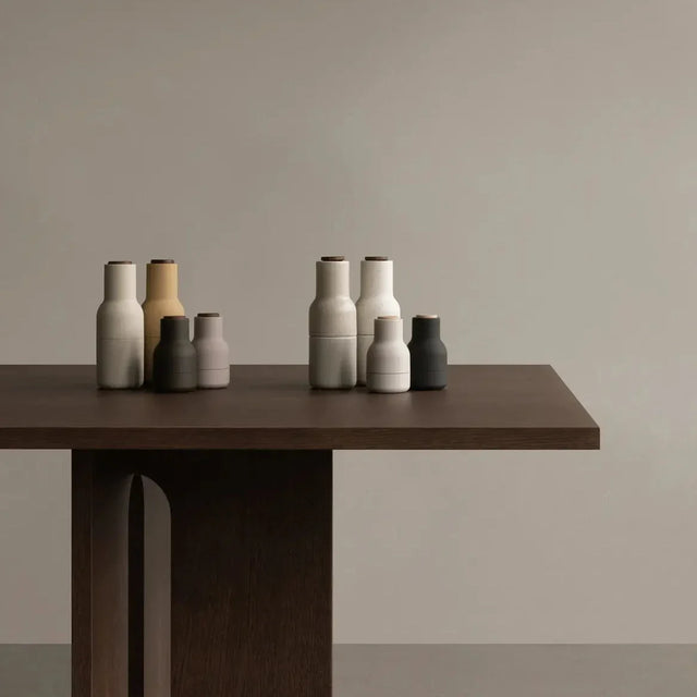 Audo Bottle Grinder Salz- und Pfeffermühle Sets in Small, Large und Keramik auf dem Androgyne Dining Table