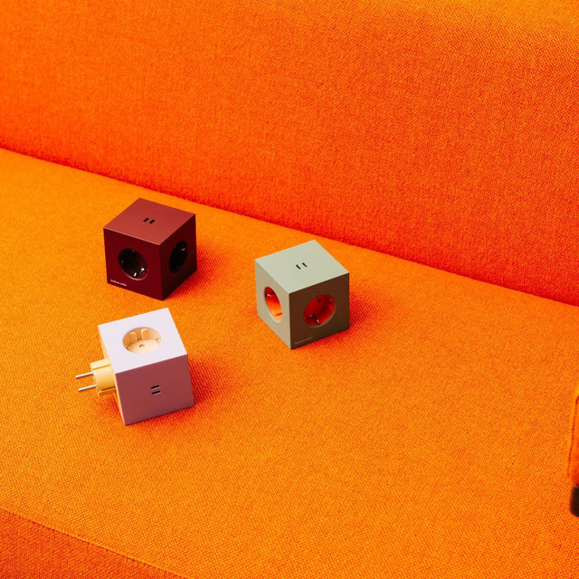 Avolt Square 2 Gecko Bloom Bauhaus Archiv Steckdosenleiste USBC - DesignWe.Love