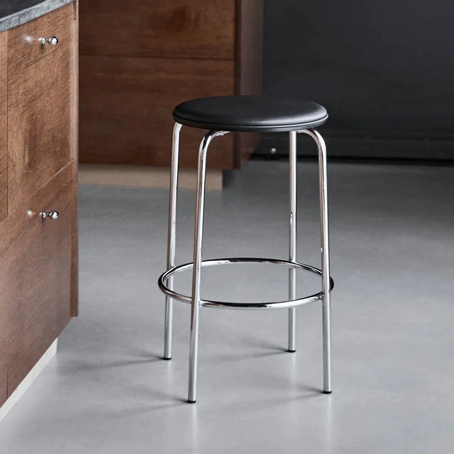 Barhocker Comma Black in der Küche - House Doctor - DesignWe.Love