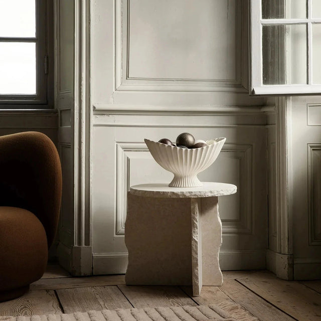 ferm LIVING Fountain Centrepiece Keramik als Dekoschale mit Fuß im Wohnraum
