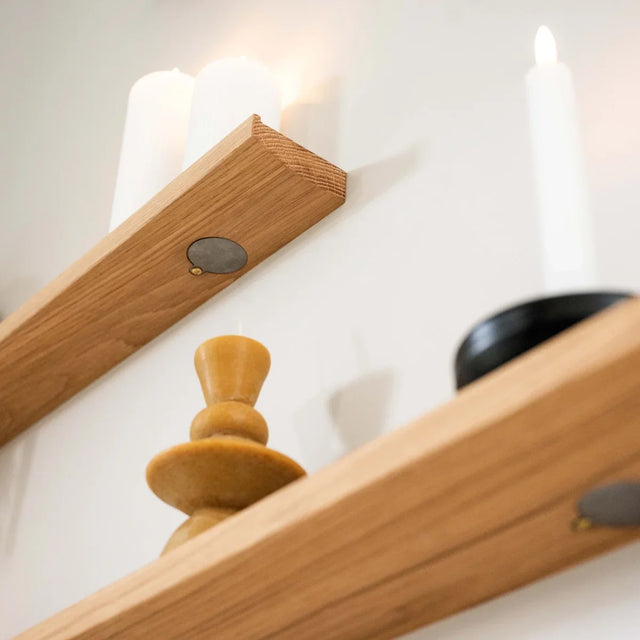 Floating Wall Shelf schwebendes Wandregal aus Eiche Klein (43 cm) geölt von EKTA Living im Wohnraum
