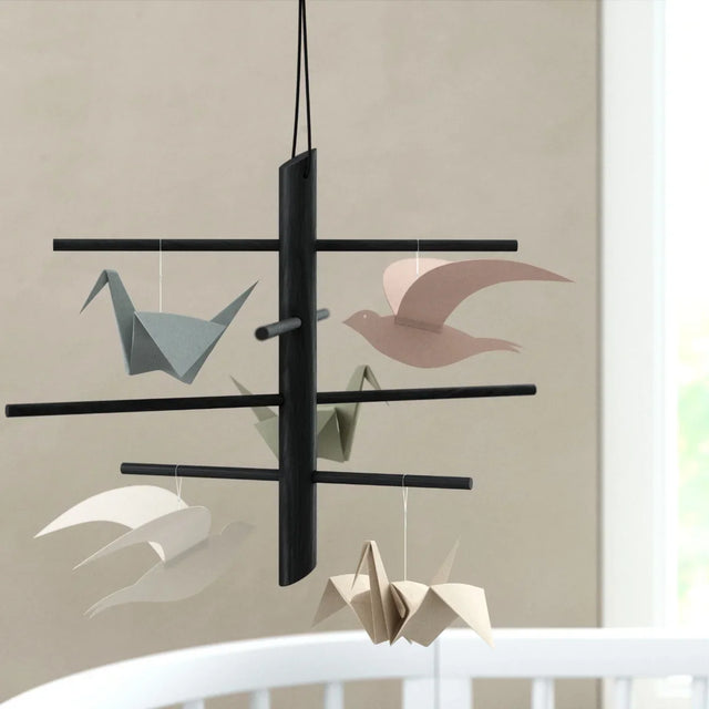 Hanging Sticks Weihnachtsbaum zum Aufhängen aus Eiche Schwarz von EKTA Living im Wohnraum