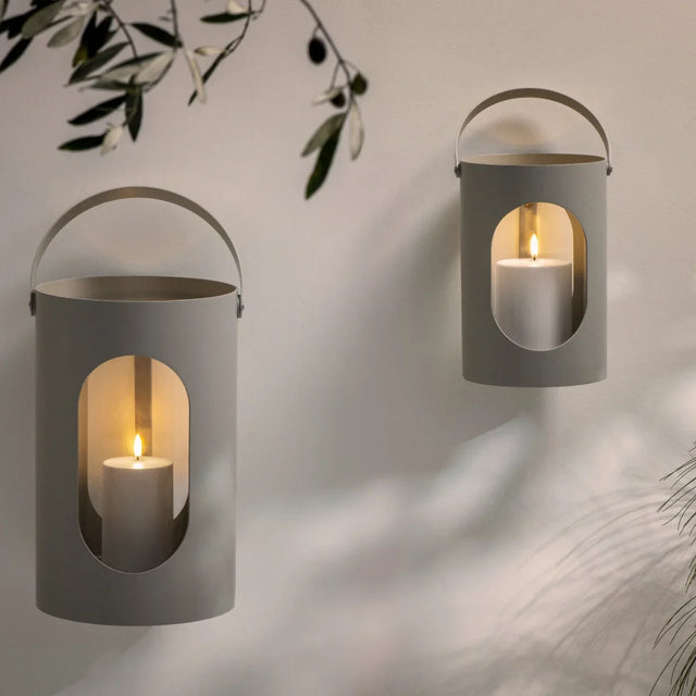 Light House Laterne aus Aluminium und Glas Big (22 × 35 cm) Hellgrau von EKTA Living im Wohnraum