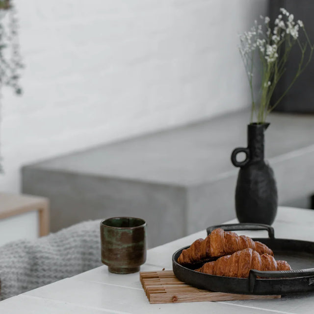 Table Frame Topfuntersetzer aus Eiche Natur von EKTA Living im Wohnraum