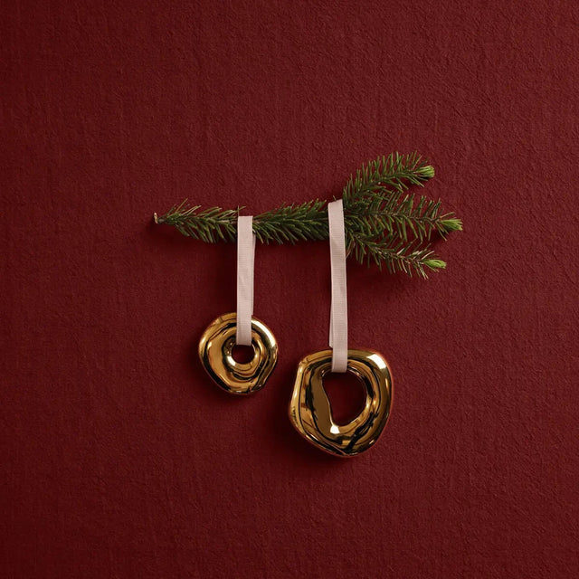 ferm LIVING Orrith Ornaments Golden am Tannenzweig