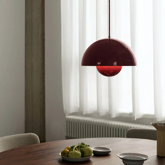 Flowerpot VP7 Pendelleuchte Ø 37 cm von &Tradition über dem Esstisch – große Flowerpot Pendelleuchte von Verner Panton