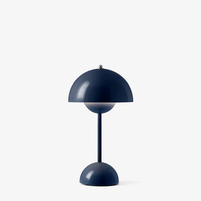 Flowerpot VP9 Akkuleuchte Steel Blue – Sonderfarbe zum 100. Geburtstag von Verner Panton – &Tradition – DesignWe.Love
