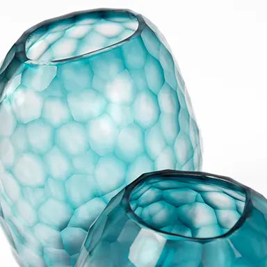 GUAXS Nagaa Vase clear/petrol – Detailaufnahme Öffnung und Glasstruktur