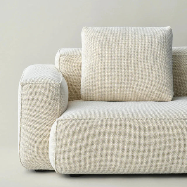 Detailaufnahme von HAY Mags Soft Sofa mit Kissen und schöner Naht