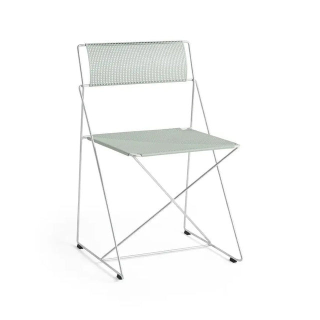 Hay Chair X-Line hellgrau mit galvanisierter Basis