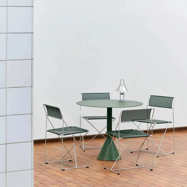 HAY X-Line Stuhl Serie dunkelgrün mit galvanisierter Basis - Design Sitzgruppe