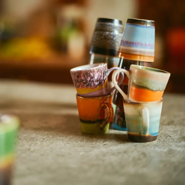 HK Living 70s Ceramics Espresso Tassen Retro 4er Set – Espressotassen aus Keramik  mit reaktiver Glasur, 80 ml, auf dem Esstisch