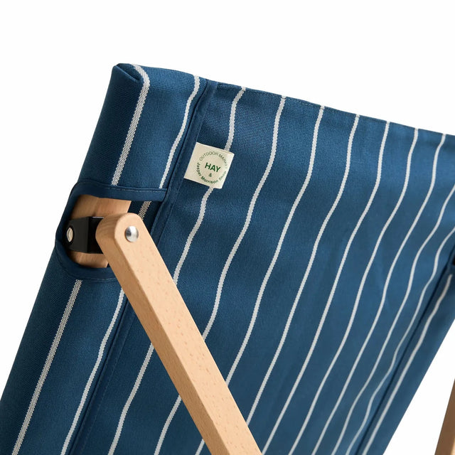 Klappstuhl Holz Detail HAY Logo Label - HAY
