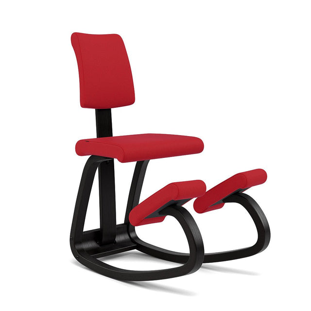 Kniestuhl mit Rückenlehne Variable Plus (Schwarz/Rot) - Varier Furniture - DesignWe.Love