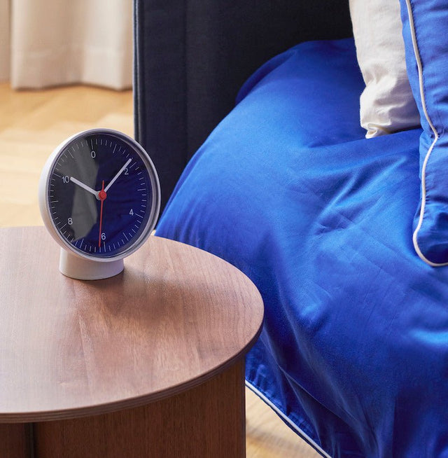 Lautlose Tischuhr Jasper Morrison - HAY Table Clock - DesignWe.Love