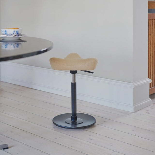 Move Sattelhocker Basis Natur Stoff Tonal 62156 - Varier Furniture - DesignWe.Love