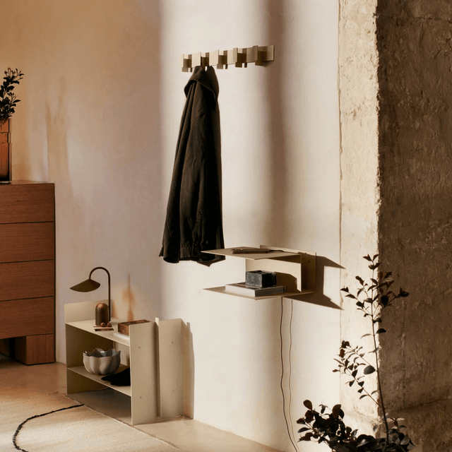 Nachttisch zur Wandmontage Lager Kaschmir - ferm LIVING - DesignWe.Love
