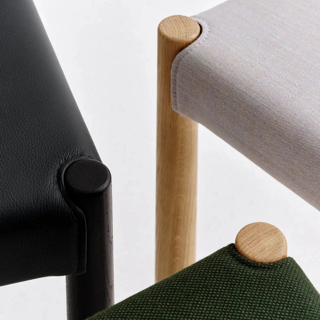 HAY Pack Chair 11 gepolsterter Trattoria-Stuhl, drei verschiedene Stoffe als Beispiel