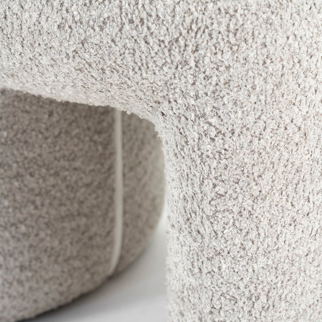 Polster Hocker Sahi Bouclé Taupe - By Boo - DesignWe.Love