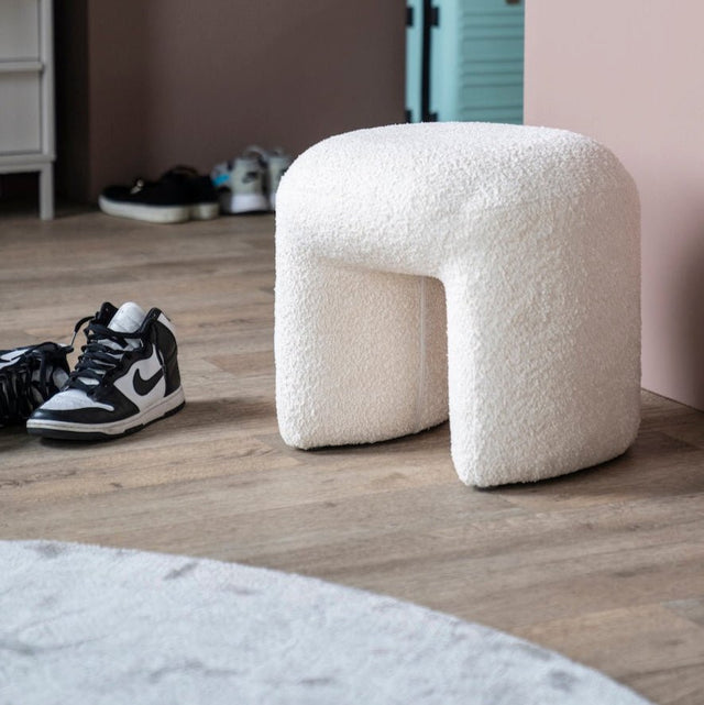 Polster Hocker Sahi Bouclé Weiß - By Boo - DesignWe.Love