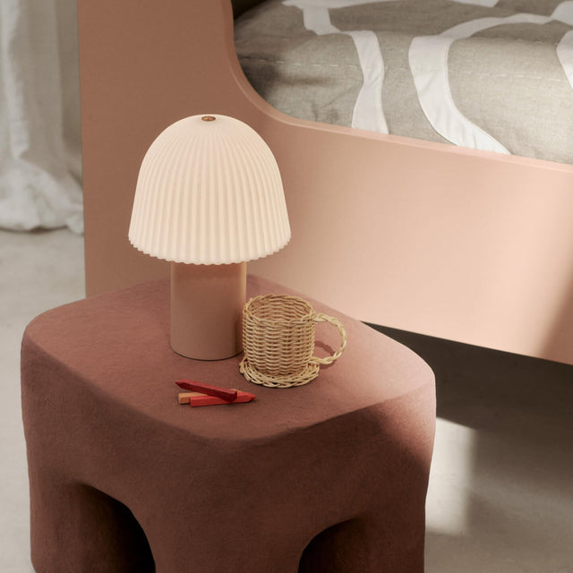 Portable Tischleuchte Frill Rosa/Weiss - ferm LIVING - DesignWe.Love