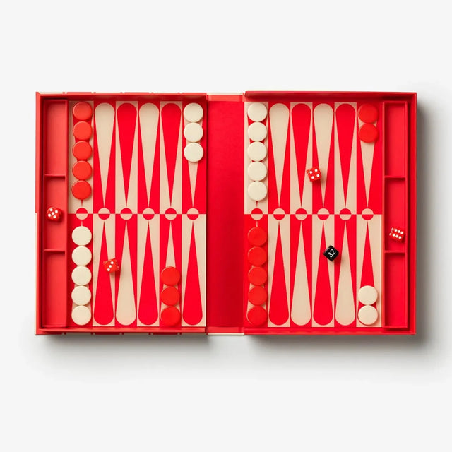 Art of Backgammon von Printworks in Rot und Creme, Spielfeld mit roten und cremefarbenen Spielsteinen