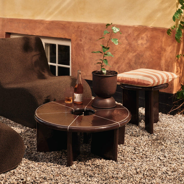 Rouli Set Sessel und Pouf chestnut brown - fermLIVING - DesignWe.Love
