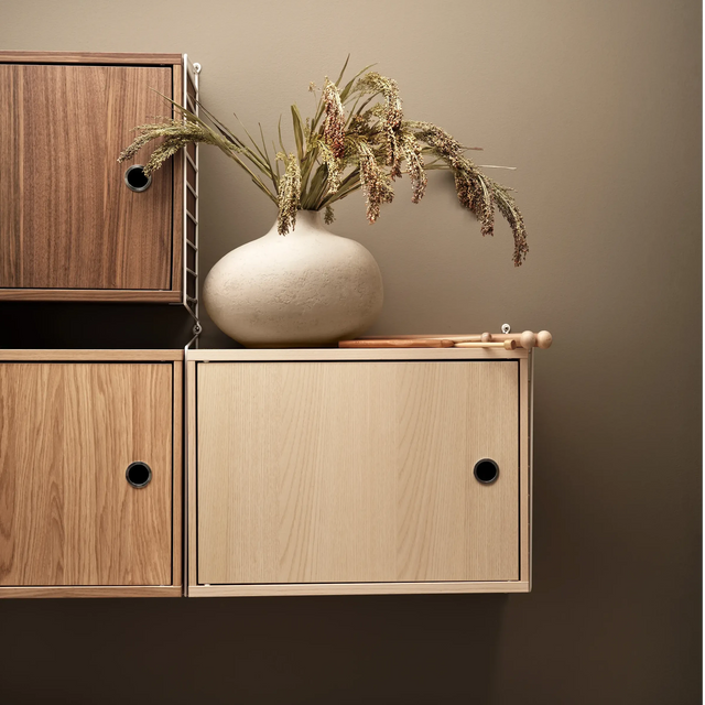 Schrank mit Schwenktür 58x30cm Esche – String Furniture