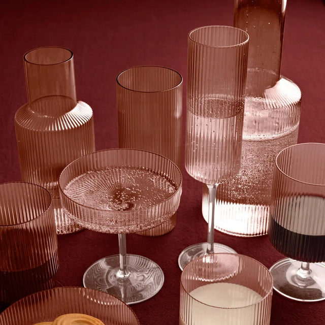 Sektgläser Ripple Blush als Familie - ferm LIVING - DesignWe.Love