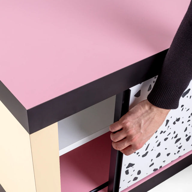 Seletti Supersliding Memphis Sideboard Terrazzo – Detailansicht – DesignWe.Love