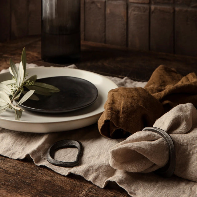 Serviettenringe Flow Messing Schwarz - fermLIVING - DesignWe.Love