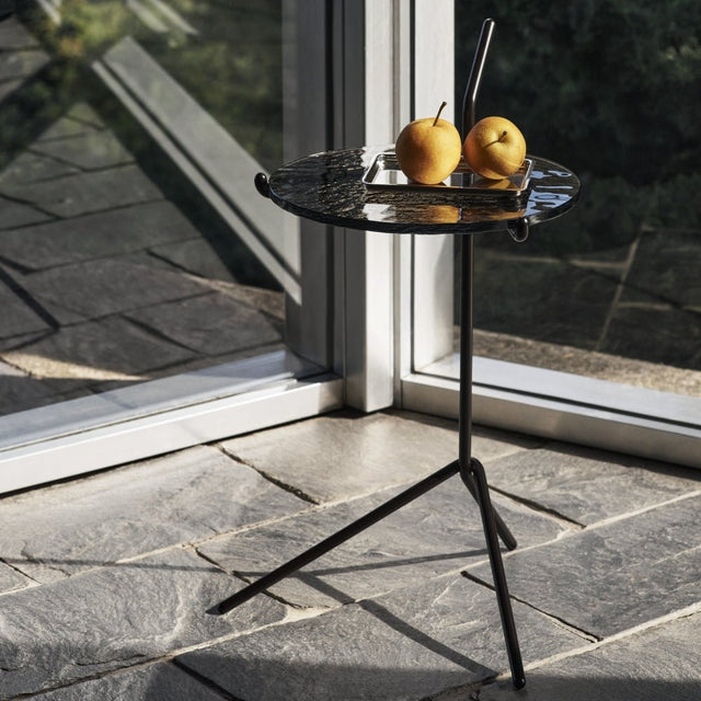 SH9 Halten Beistelltisch Warm Black/Smoked Glass - &Tradition - DesignWe.Love